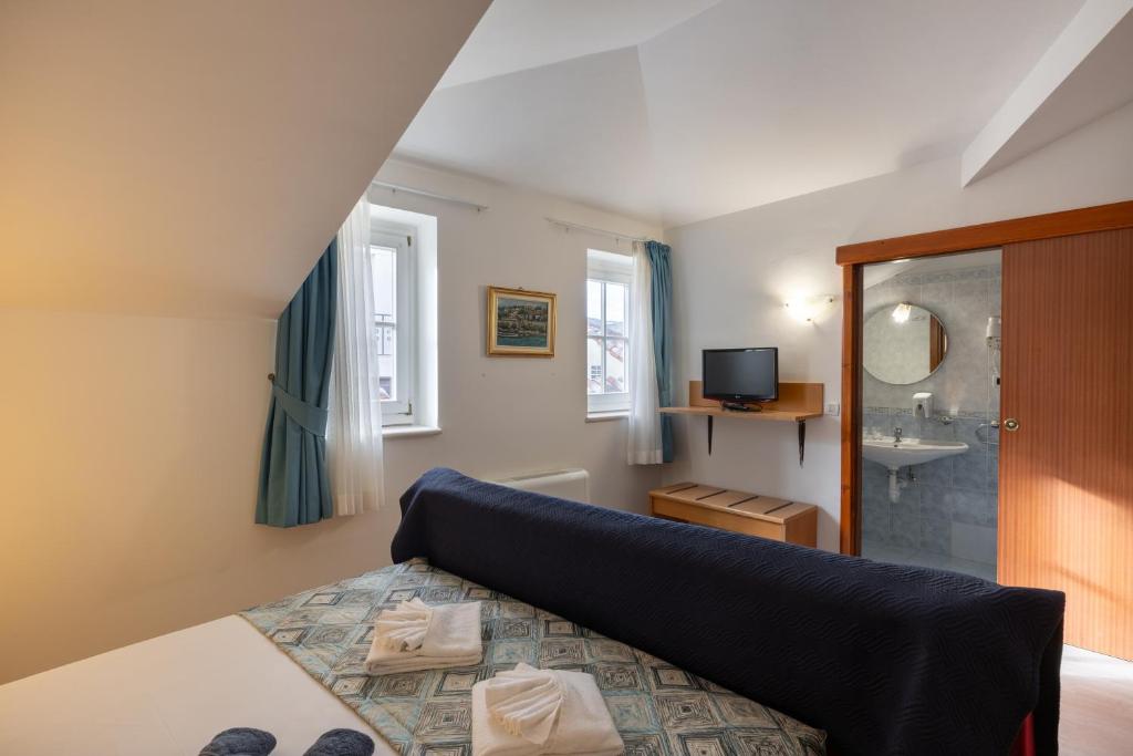 Villa Fontana - Standard Family Room