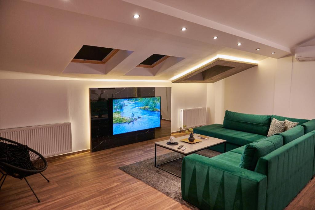 TV a/nebo společenská místnost v ubytování The Skyline Suite