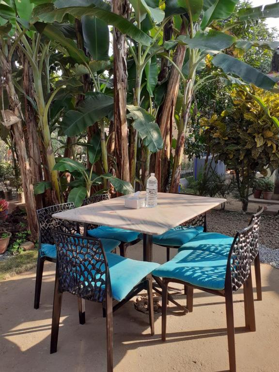 Um jardim no exterior de Hotel Vibe by Solitary