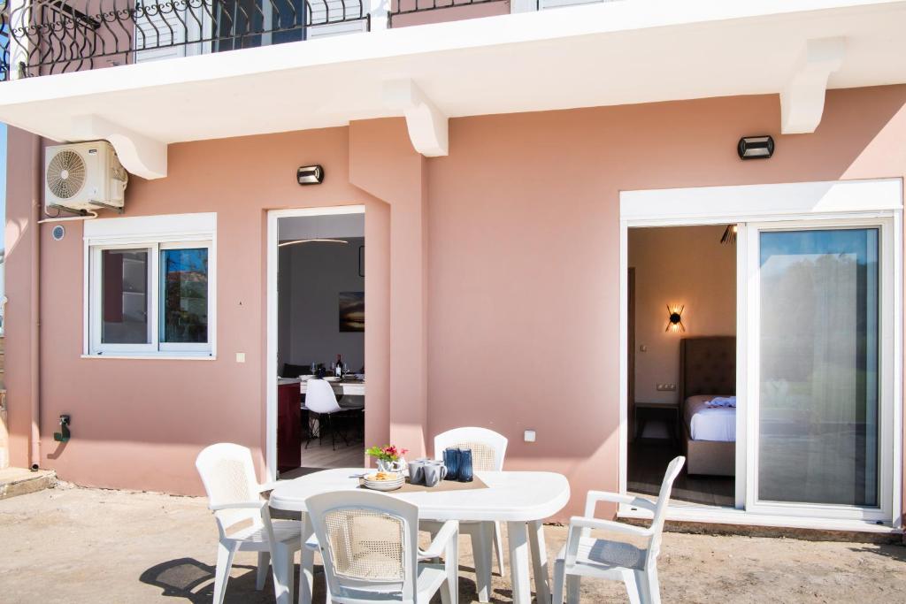 Balkón alebo terasa v ubytovaní Ruellia Luxury Apartments