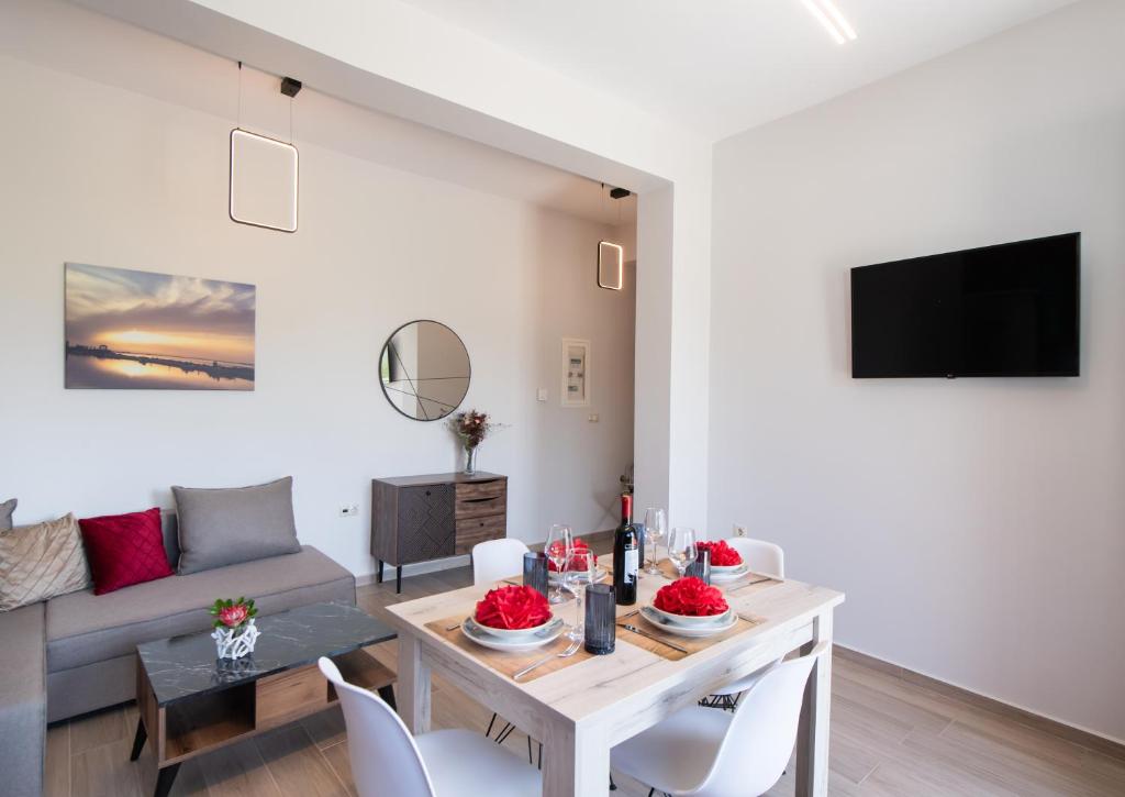 Televízia a/alebo spoločenská miestnosť v ubytovaní Ruellia Luxury Apartments