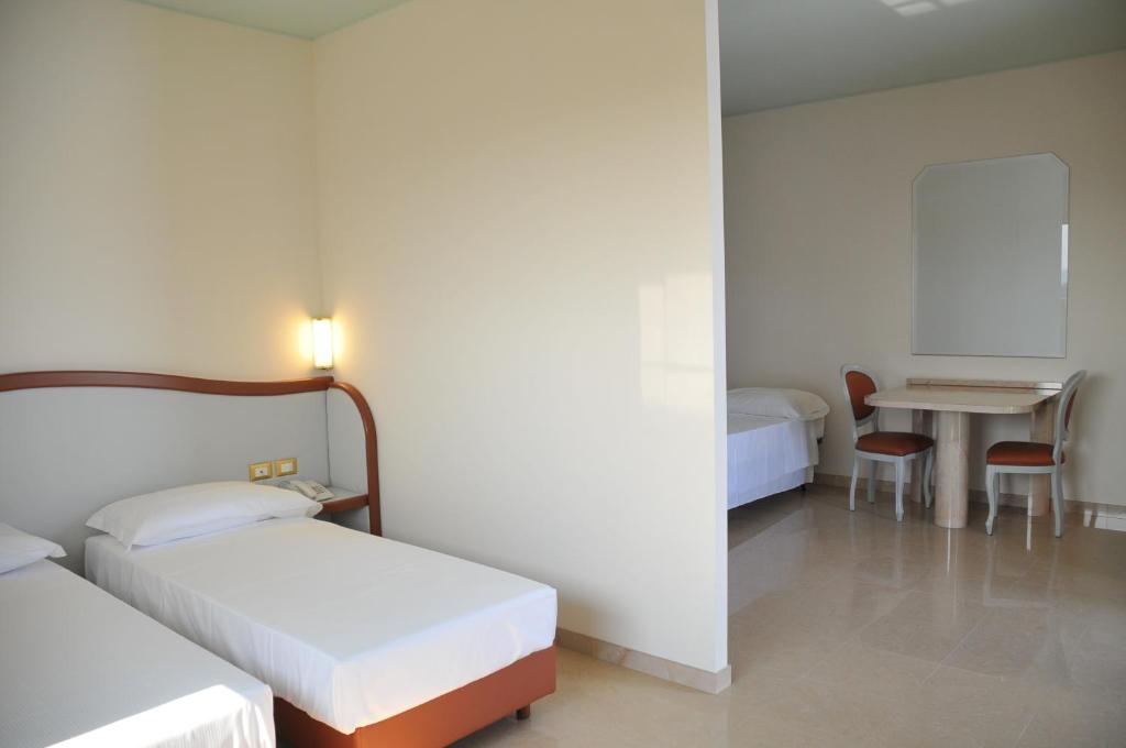 Postel nebo postele na pokoji v ubytování Hotel Verdi
