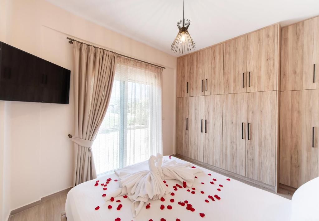 Posteľ alebo postele v izbe v ubytovaní Ruellia Luxury Apartments