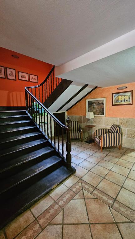 a room with a staircase and a couch at HOSTAL ALBE in Carrión de los Condes