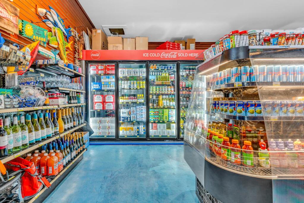 Supermarket nebo jiné obchody v  rezortu nebo okolí