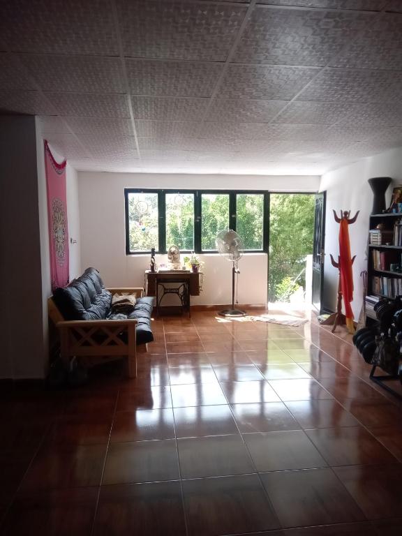 a living room with a couch and a table at Amplio monoambiente in Paraná