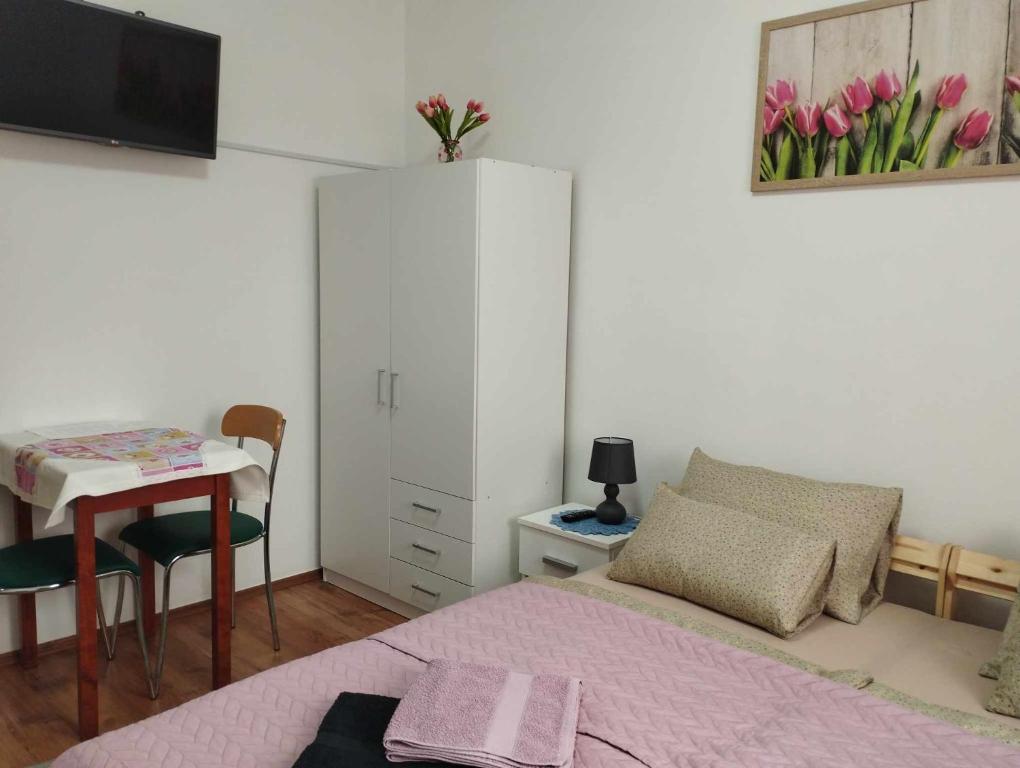 Telewizja i/lub zestaw kina domowego w obiekcie Viola Apartmanház