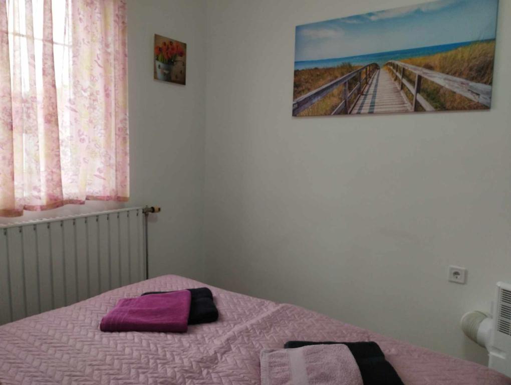 Łóżko lub łóżka w pokoju w obiekcie Viola Apartmanház