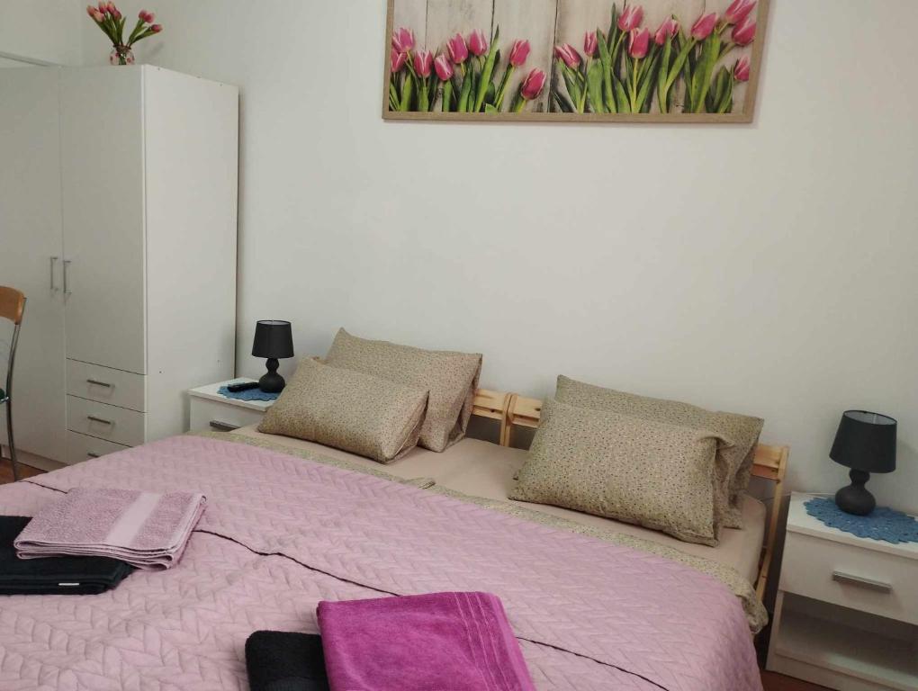 Łóżko lub łóżka w pokoju w obiekcie Viola Apartmanház