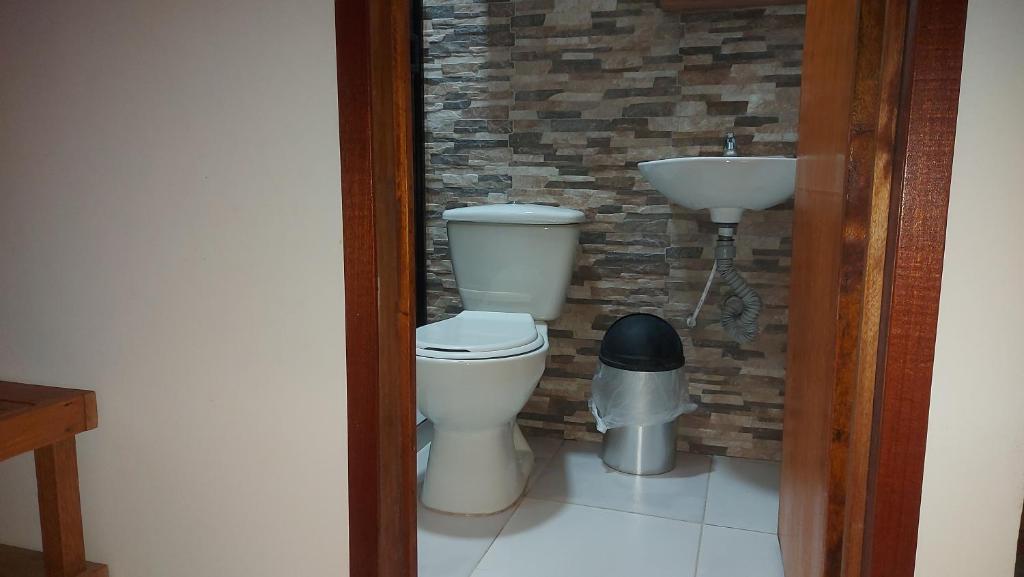 Koupelna v ubytování La Jangada Hostel & Tours