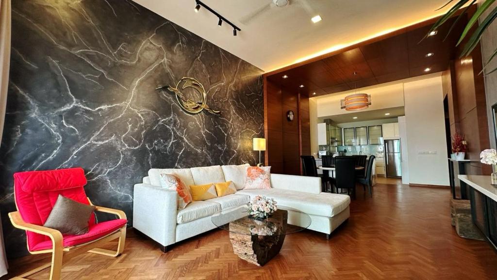 Χώρος καθιστικού στο Straits Quay Highest & Wonderful Seaview Suite