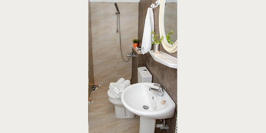 A bathroom at Villa Mina