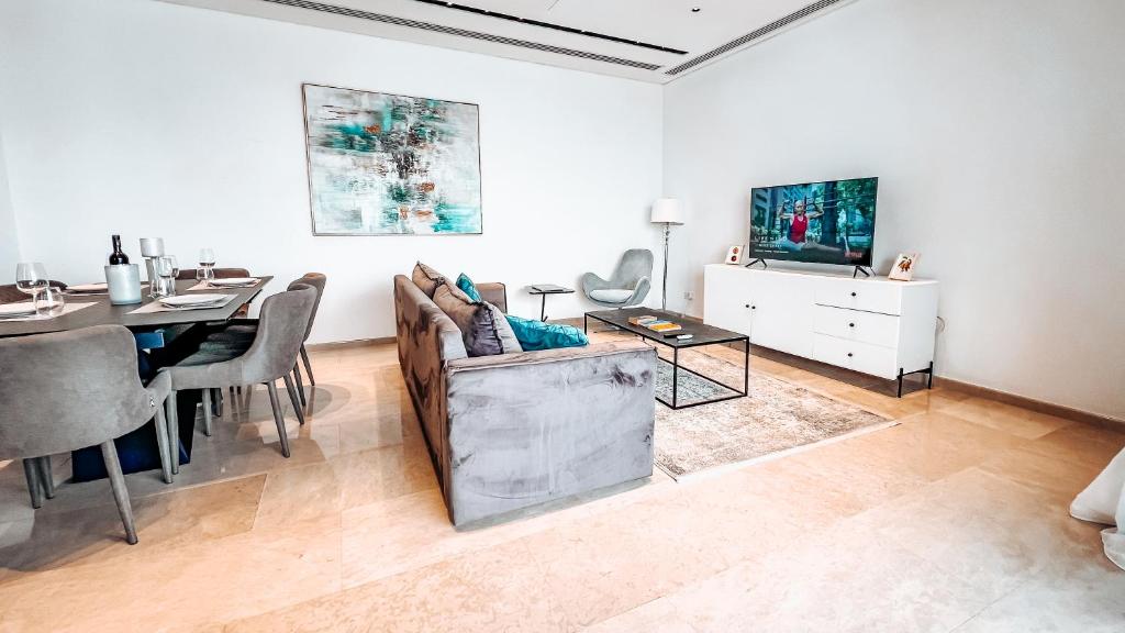 Μια τηλεόραση ή/και κέντρο ψυχαγωγίας στο 360 Nicosia Heights, Gym & Pool