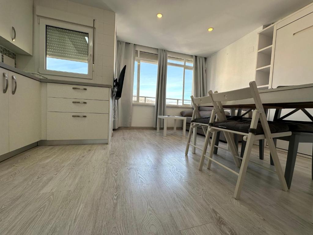 Kuchyň nebo kuchyňský kout v ubytování TAR9F - Nuevo, reformado, Wifi, Smart TV, Centro, Playa