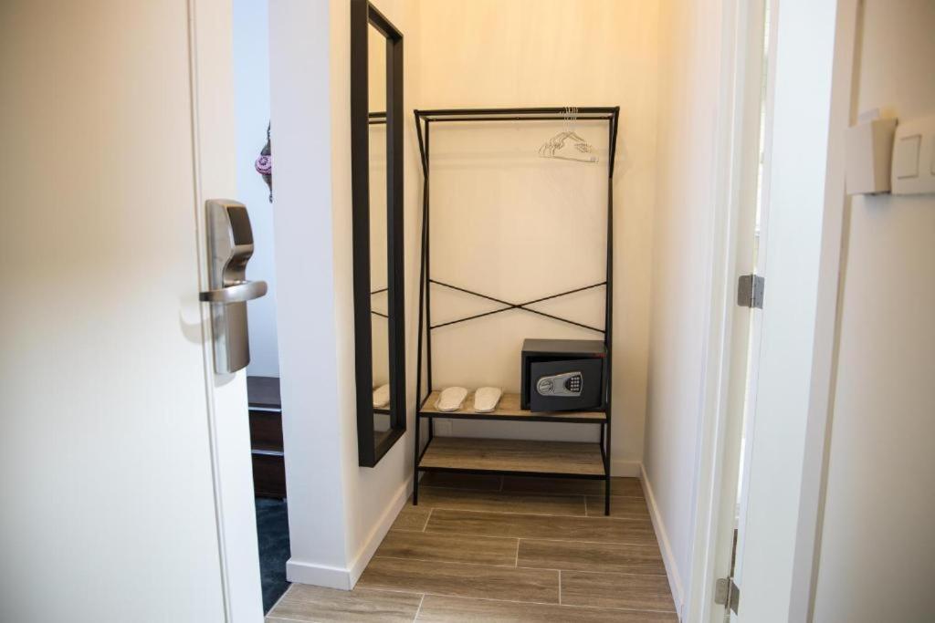 a hallway with a mirror and a table with a radio at Hotel Guzy in Lier