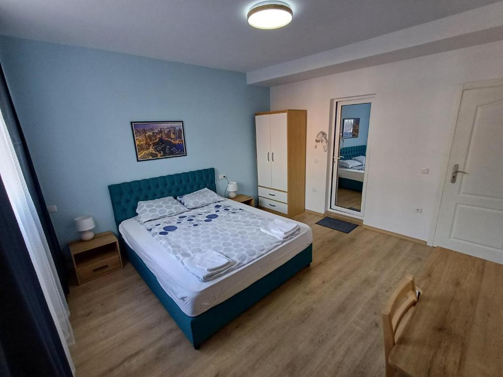 Postel nebo postele na pokoji v ubytování Fenix Family Hotel
