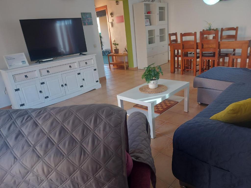 TV a/nebo společenská místnost v ubytování villa Mimosa