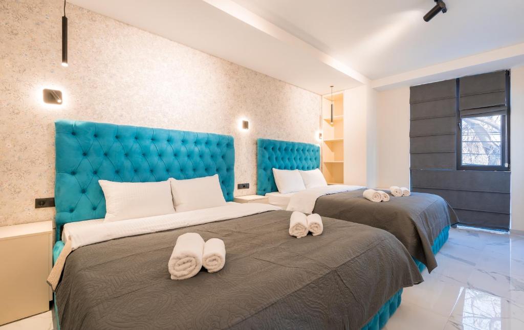 Postel nebo postele na pokoji v ubytování Luxury X By Umbrella