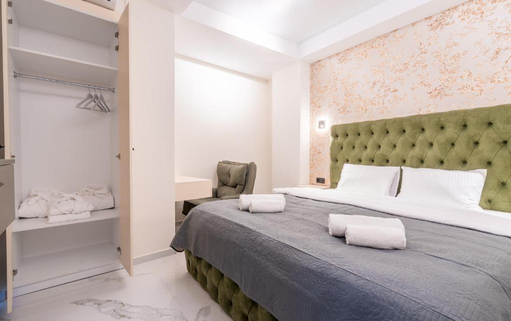 Postel nebo postele na pokoji v ubytování Luxury X By Umbrella