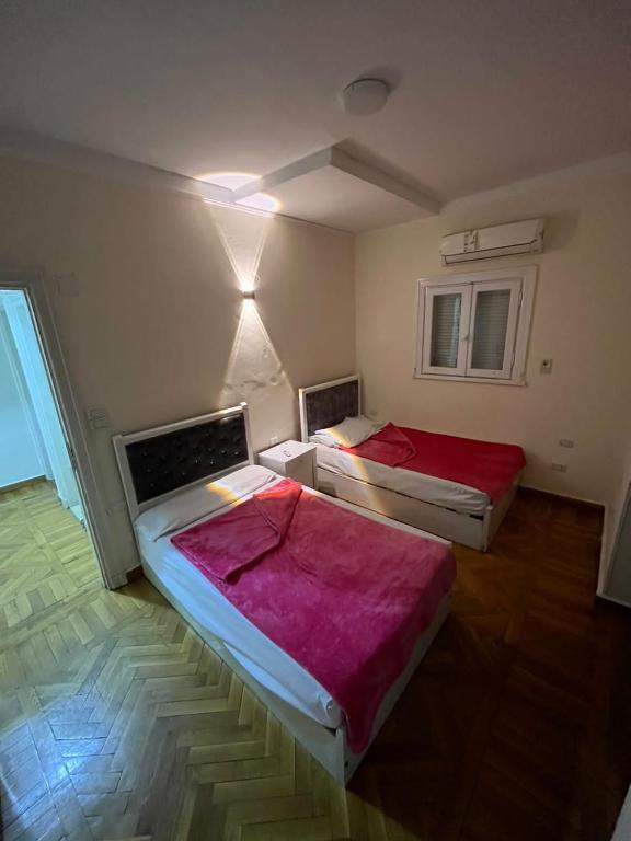 a room with two beds in a room at Cairo de casa hostel in Cairo