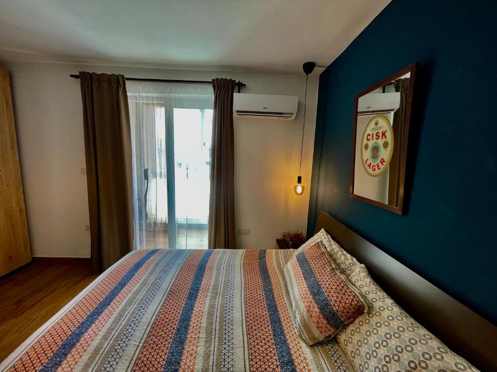 Airport Accommodation Bedroom with your own private Bathroom Self Check In and Self Check Out Air-condition Included - Room King Superior
