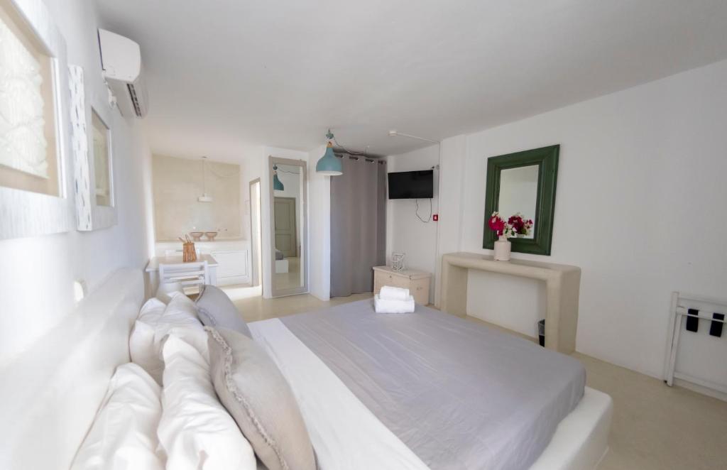 Postel nebo postele na pokoji v ubytování Anemoi Resort