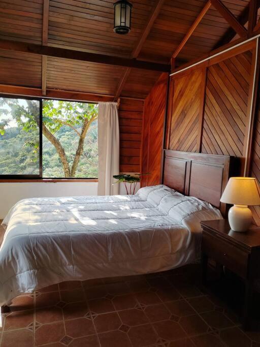 Säng eller sängar i ett rum på Casa de descanso Villa Serena