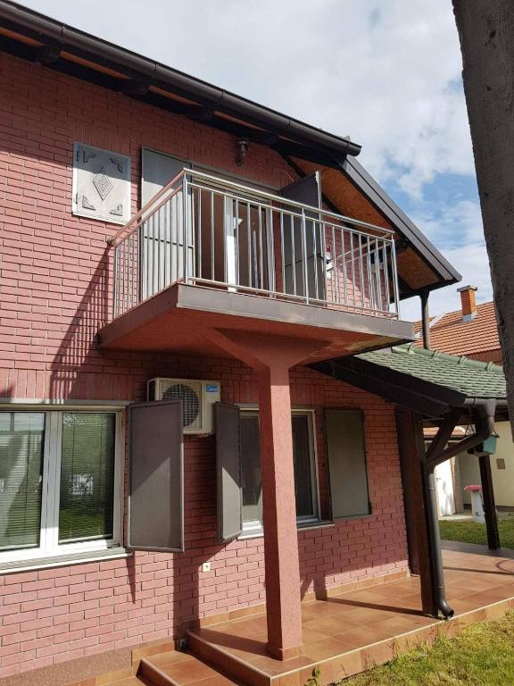 Budova, kde se apartmán nachází