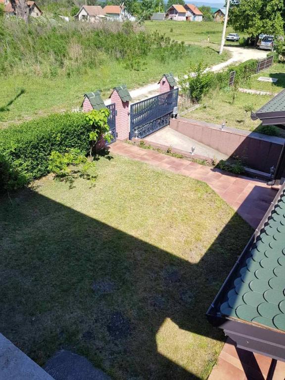 Zahrada ubytování Apartmani Tina - Srebrno jezero