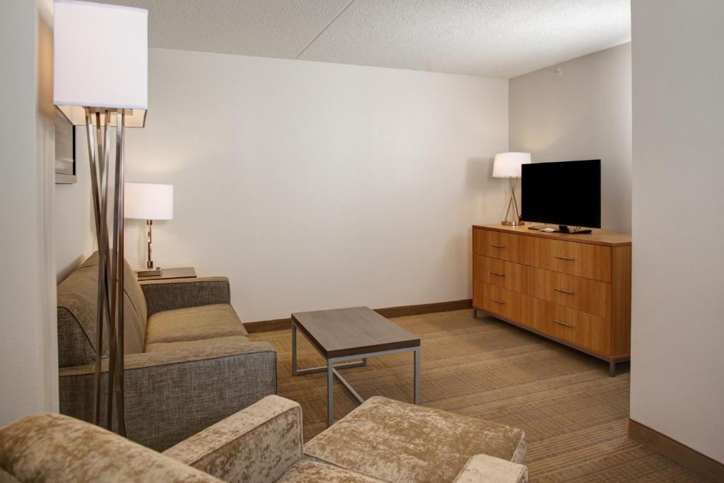 Holiday Inn Franklin - Cool Springs by IHG - King Suite