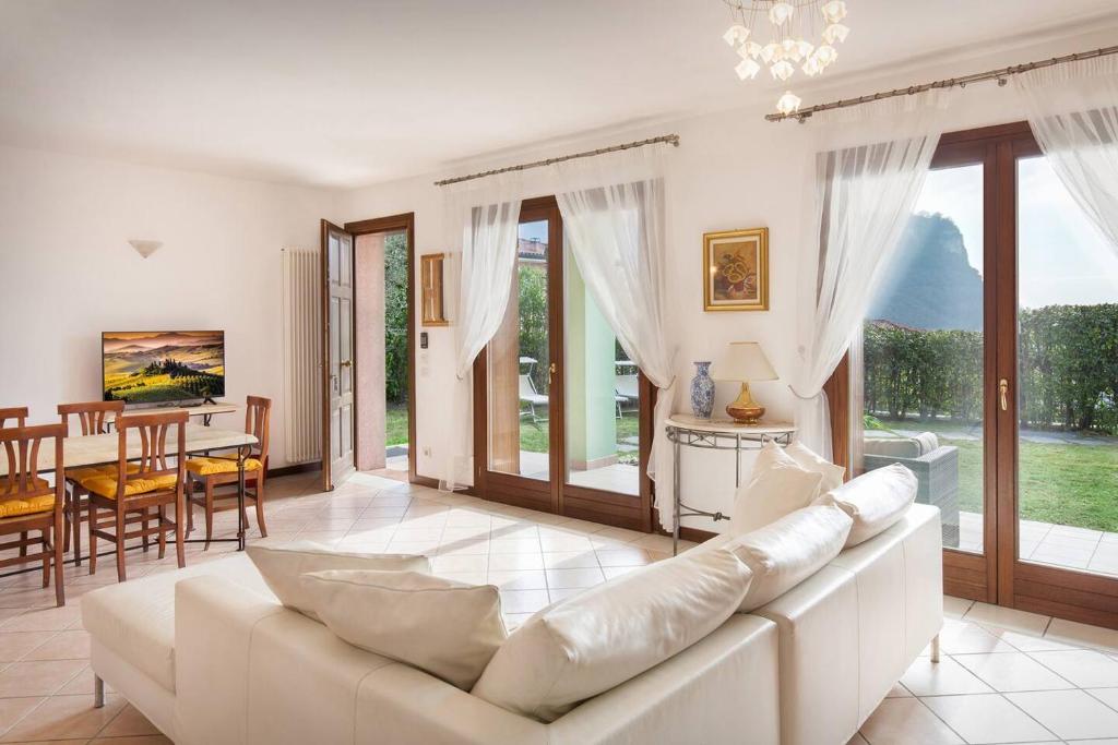 REGINA GARDESANA Luxury
