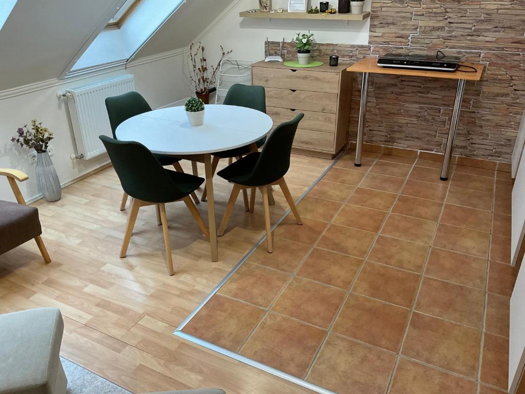 Kuchnia lub aneks kuchenny w obiekcie Sport Apartman