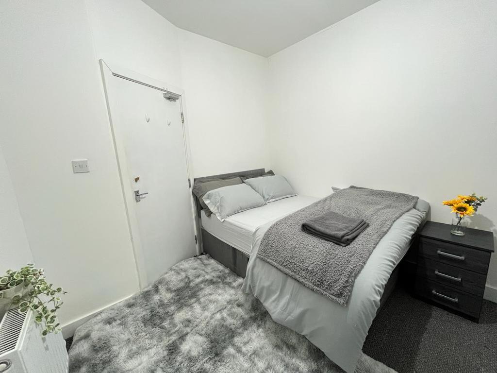 Blue Rain 3 - Double Room With Shared Bathroom