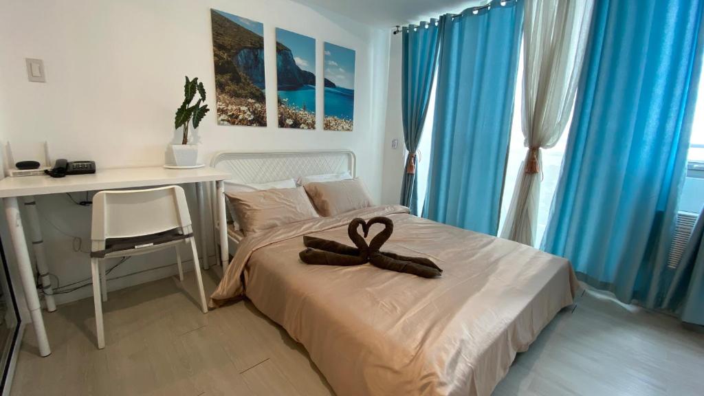 Charming Azure Condo with Wi-Fi plus Netflix