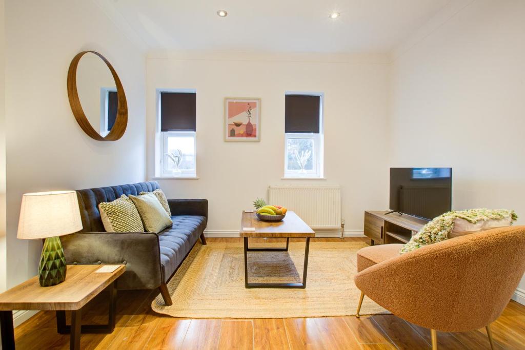 A seating area at Beautiful Two Bedroom Apartment with Free Parking!