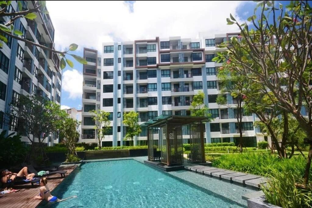 Bazén v ubytování 中央公寓 1bedroom Centrio 804 Condominium 211 nebo v jeho okolí
