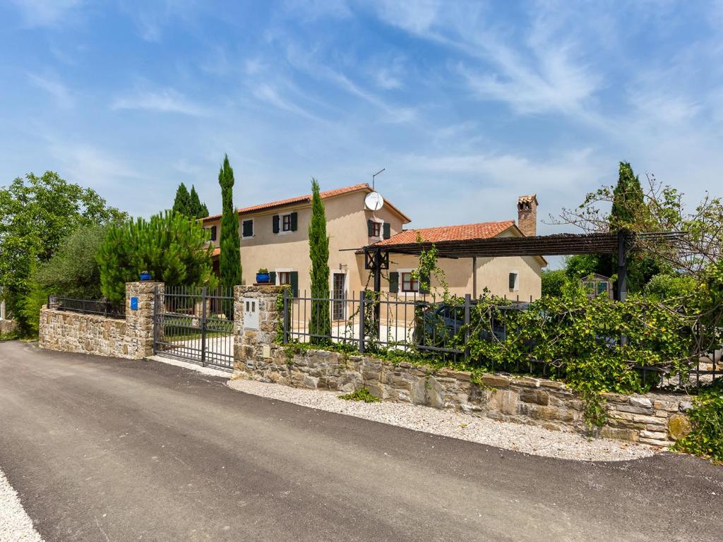 Budova, v ktorej sa vila nachádza