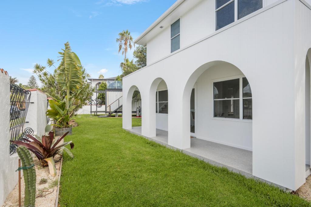 The Med Crescent Head - Villa With Garden View