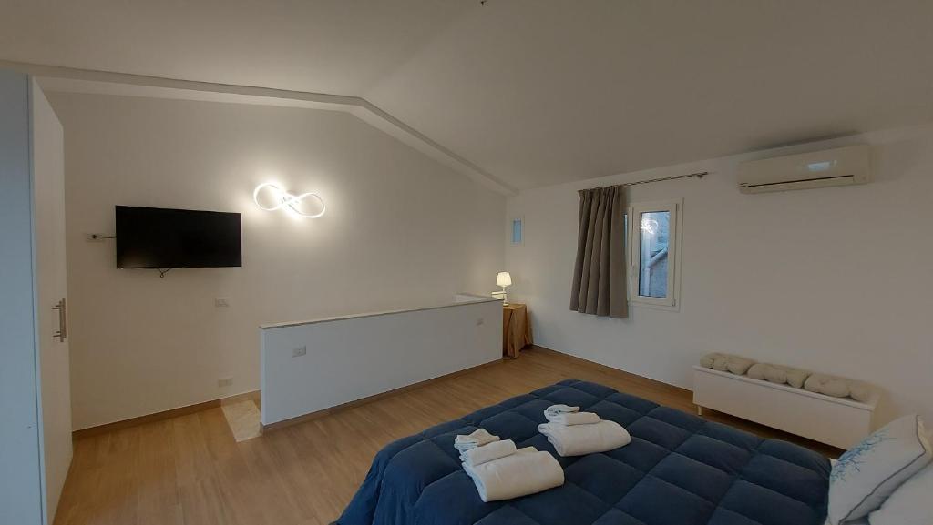 Televízia a/alebo spoločenská miestnosť v ubytovaní Marina House