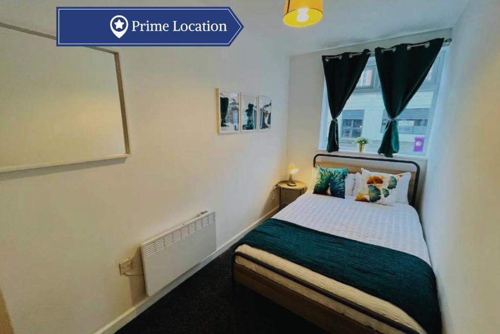 a small bedroom with a bed and a window at Minimalist 1Bed Apt near City Centre in Liverpool