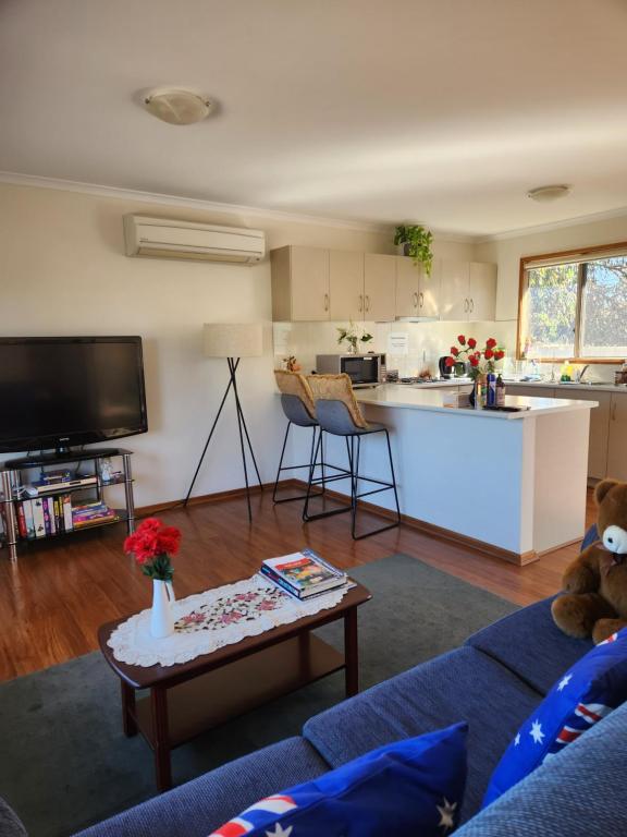 TV a/nebo společenská místnost v ubytování Taylor Cottage