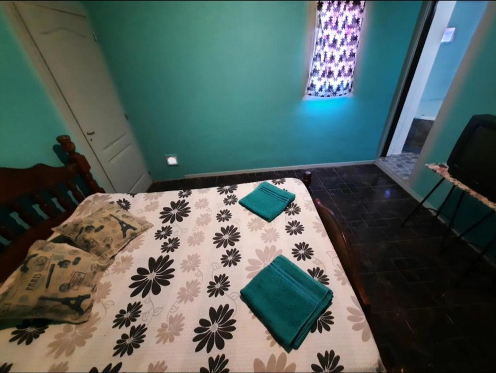 Katil atau katil-katil dalam bilik di Moni Moni