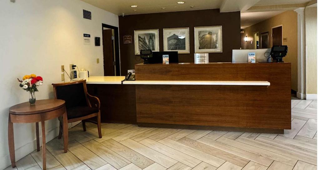 a reception desk in a salon with a vase of flowers at Best Western PLUS Hannaford Inn & Suites in Cincinnati