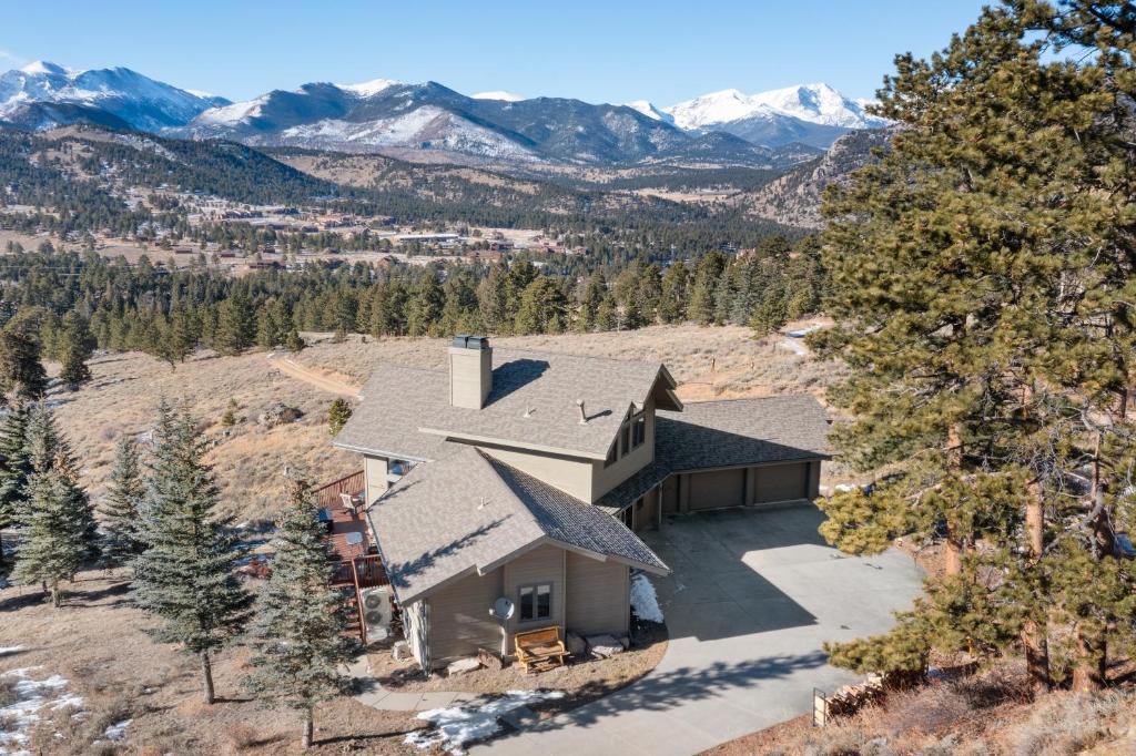 Skyview Luxury Vacation Rental by Windcliff Homes home, Estes Park