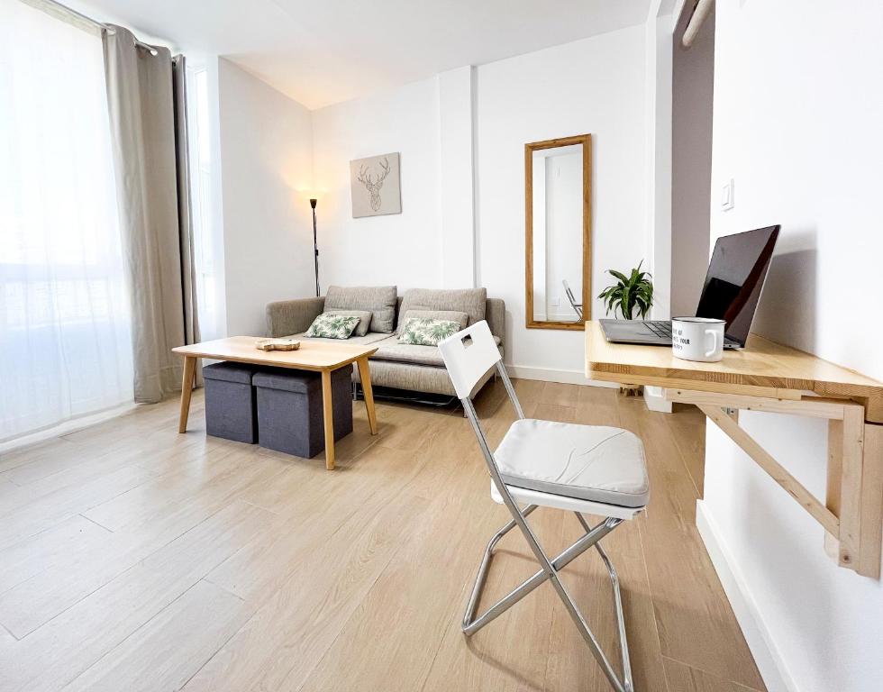 Televízia a/alebo spoločenská miestnosť v ubytovaní Nature Apartment