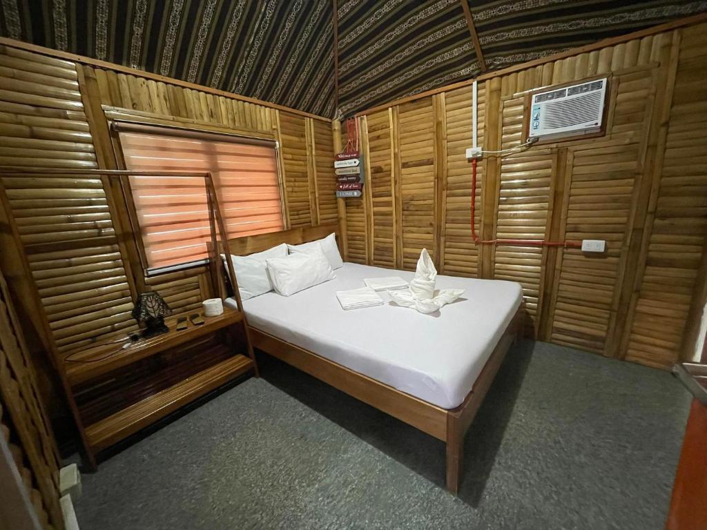 Postel nebo postele na pokoji v ubytování Teteng's Apartelle