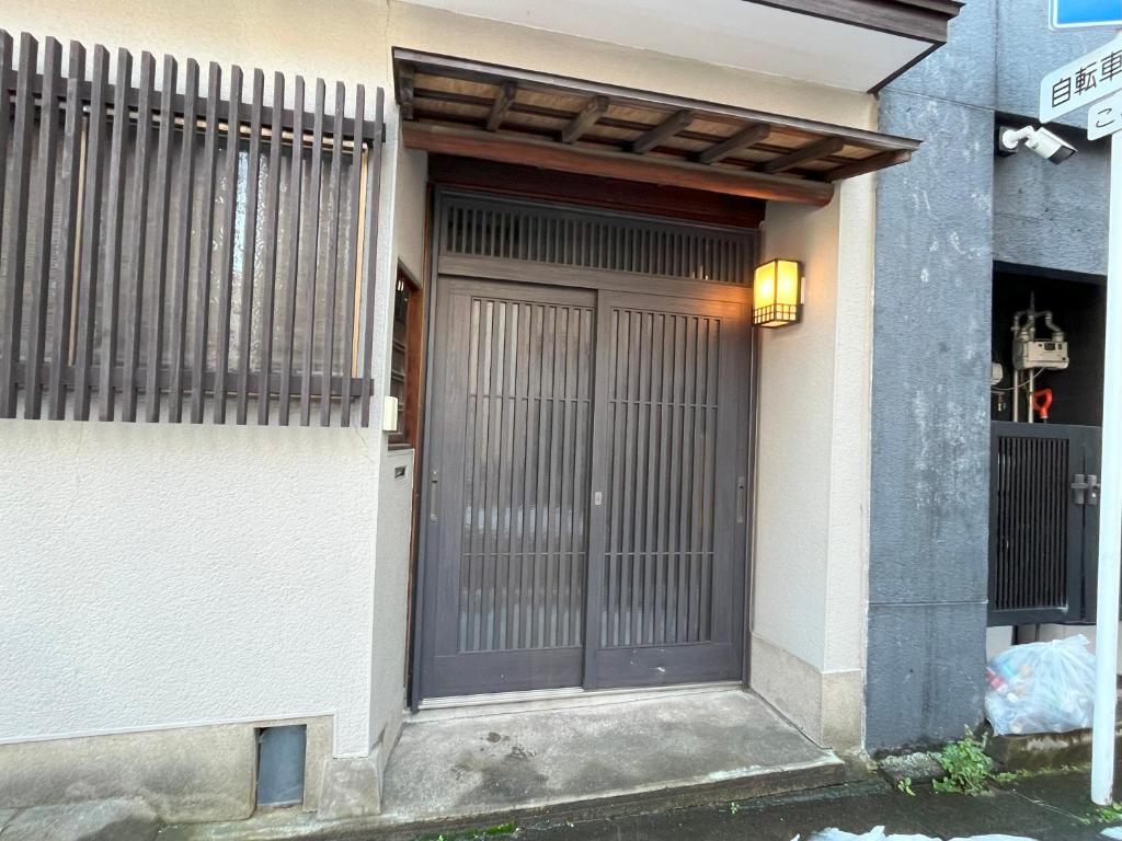 Fotografie z fotogalerie ubytování 福井駅から徒歩2分の1棟貸切民泊 最低限福井駅前 v destinaci Fukui