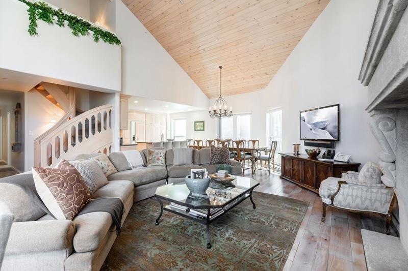 Χώρος καθιστικού στο Northwoods E311 condo