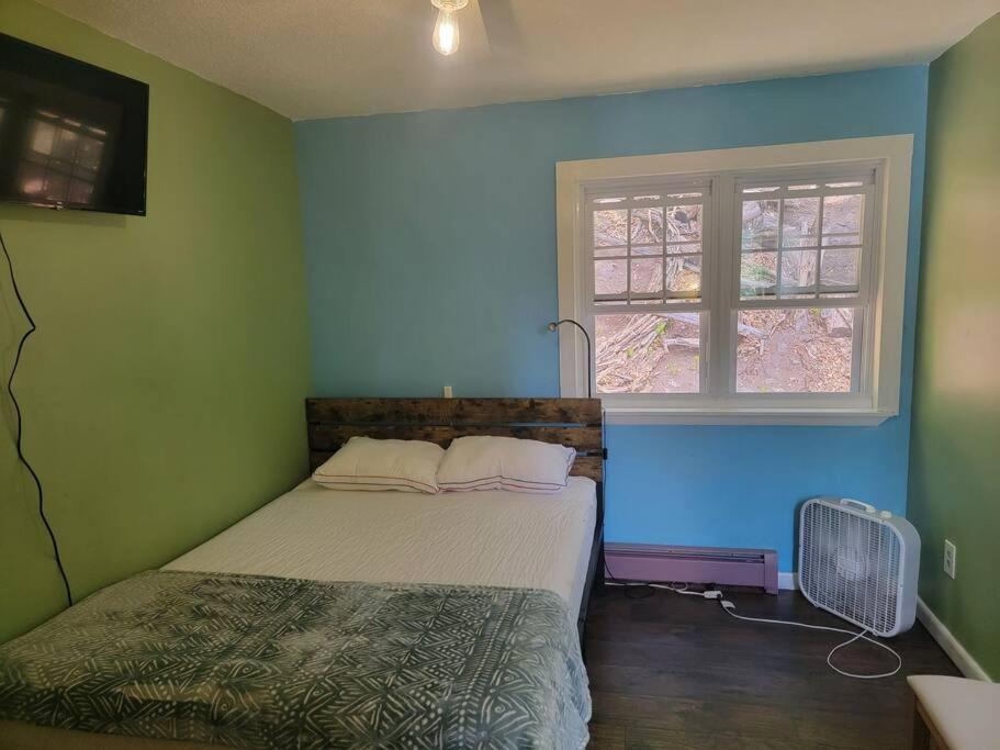 a bedroom with a bed and a window at Rock Pad AirBnB in New Haven