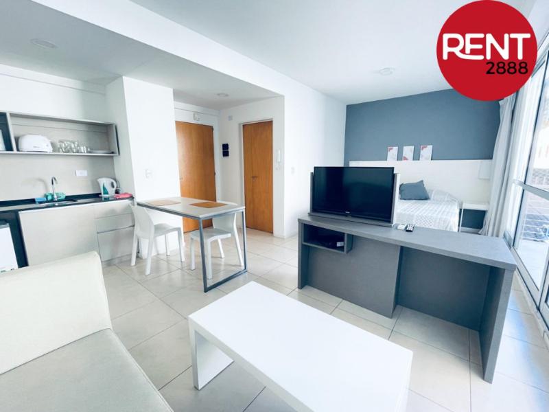 Habitación con cocina y sala de estar. en Rent Balcarce en Buenos Aires